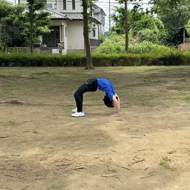 体操の技解説 倒立ブリッジのコツを解説 いっくん体操ブログ
